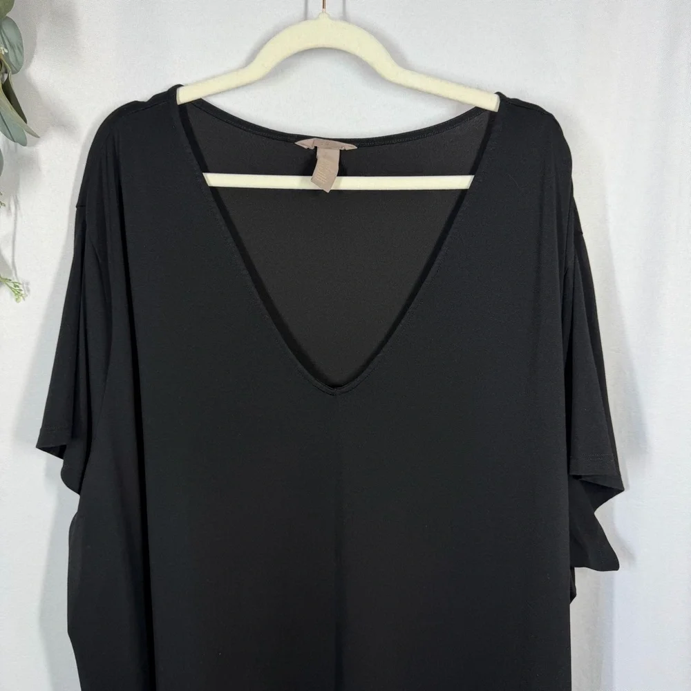 H&M | Short Sleeve V Neck Black Slits On Sides Women's Size 4X - Picture 2 of 8